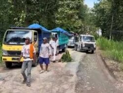 DPUPR Blora Kirim Batu Grosok 20 Truk Untuk Jalan Rusak Cabak – Bleboh